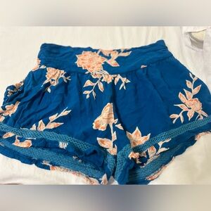 ROXY blue floral high waist shorts